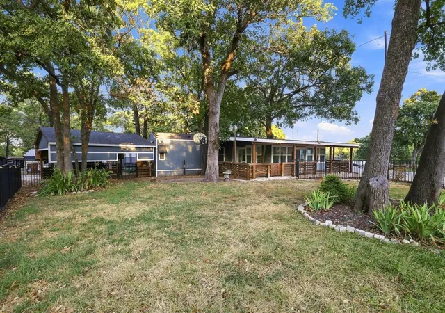 Photo 3 of Manufactured home for sale at 82 Outdrive Cir, Pottsboro, TX 75076 | MLS# 21379412 | Listing updated on 2026-09-30