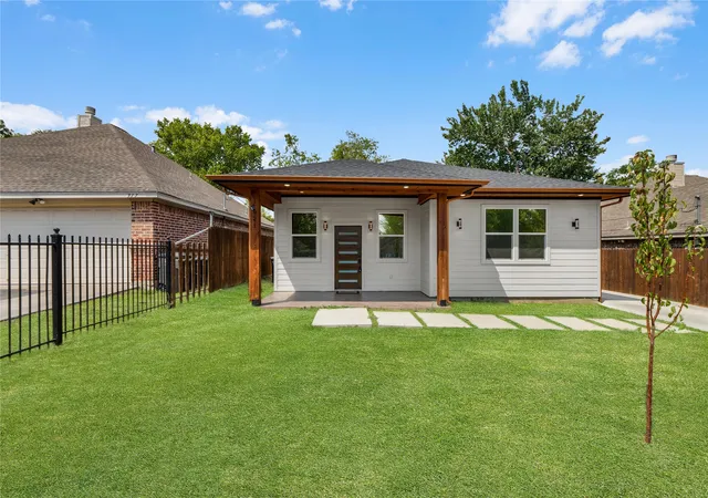 Photo 1 of Single family home for sale at 921 Bessie St, Fort Worth, TX 76104 | MLS# 21384079 | Listing updated on 2026-09-20