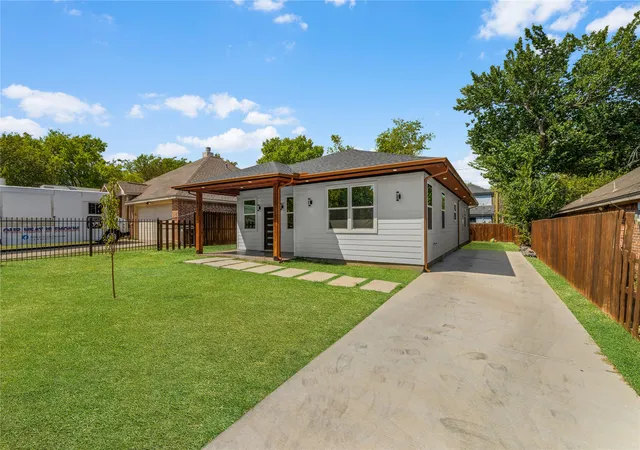 Photo 2 of Single family home for sale at 921 Bessie St, Fort Worth, TX 76104 | MLS# 21384079 | Listing updated on 2026-09-20
