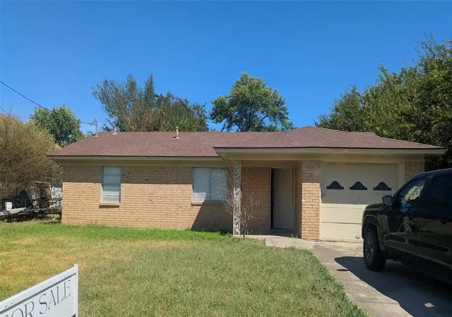 Photo 1 of Single family home for sale at 311 Water St, Whitesboro, TX 76273 | MLS# 21331835 | Listing updated on 2026-09-14