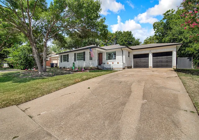 Photo 2 of Single family home for sale at 4840 Overton Ave, Fort Worth, TX 76133 | MLS# 21384154 | Listing updated on 2026-09-12