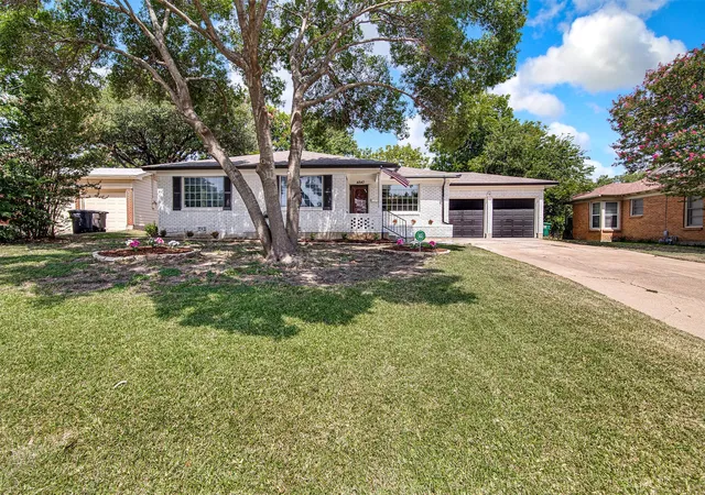 Photo 2 of Single family home for sale at 4840 Overton Ave, Fort Worth, TX 76133 | MLS# 21384154 | Listing updated on 2026-09-12