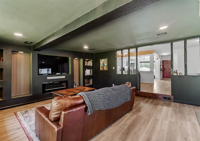Photo 4 of Single family home for sale at 4840 Overton Ave, Fort Worth, TX 76133 | MLS# 21384154 | Listing updated on 2026-09-12