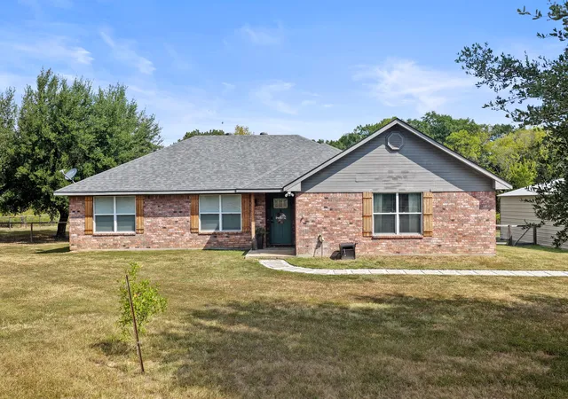 Photo 2 of Sale Pending at 380 N Frontage Rd, Mount Pleasant, TX 75455 | MLS# 21384155 | Listing updated on 2026-09-29