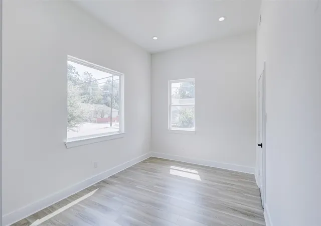 Photo 4 of Single family home for sale at 2501 Lenway St, Dallas, TX 75215 | MLS# 21373343 | Listing updated on 2026-09-14