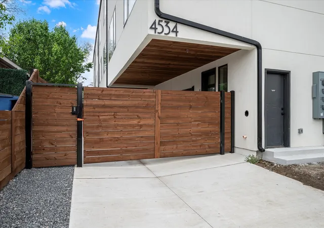 Photo 3 of Townhouse for sale at 4534 Lake Ave #103, Dallas, TX 75219 | MLS# 21384163 | Listing updated on 2026-09-12