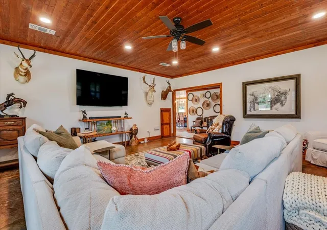 Photo 4 of House for sale at 2550 County Rd 123, Comanche, TX 76442 | MLS# 21382168 | Listing updated on 2026-09-14