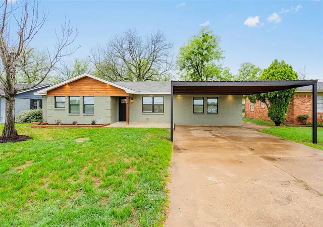 Photo 1 of Single family home for sale at 504 N Main St, Mc Gregor, TX 76657 | MLS# 21383798 | Listing updated on 2026-09-12