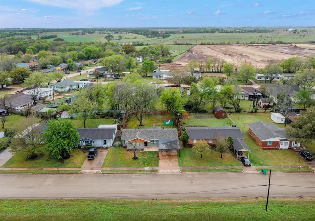 Photo 2 of Single family home for sale at 504 N Main St, Mc Gregor, TX 76657 | MLS# 21383798 | Listing updated on 2026-09-12
