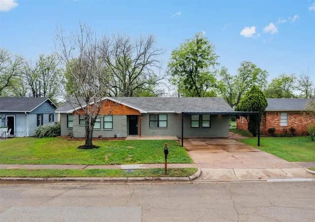 Photo 2 of Single family home for sale at 504 N Main St, Mc Gregor, TX 76657 | MLS# 21383798 | Listing updated on 2026-09-12