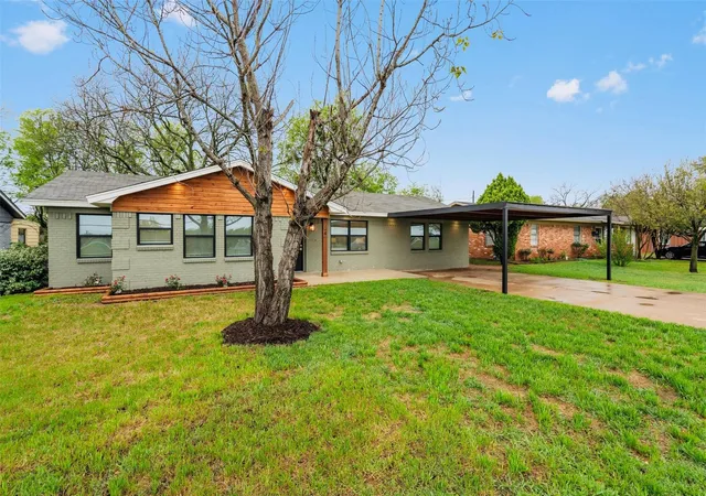 Photo 3 of Single family home for sale at 504 N Main St, Mc Gregor, TX 76657 | MLS# 21383798 | Listing updated on 2026-09-12