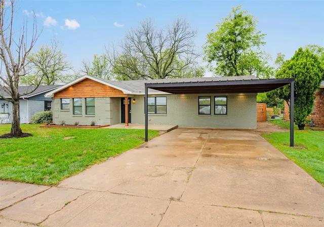 Photo 4 of Single family home for sale at 504 N Main St, Mc Gregor, TX 76657 | MLS# 21383798 | Listing updated on 2026-09-12