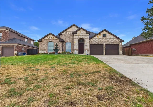 Photo 2 of Sale Pending at 7575 Saddleridge Dr, Dallas, TX 75249 | MLS# 21382704 | Listing updated on 2026-09-30