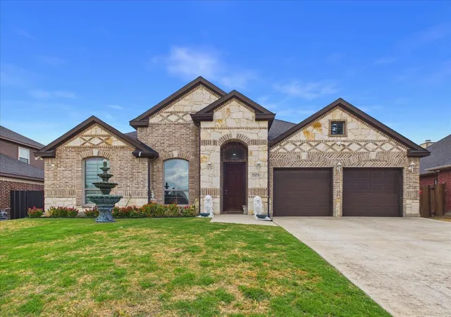 Photo 3 of Sale Pending at 7575 Saddleridge Dr, Dallas, TX 75249 | MLS# 21382704 | Listing updated on 2026-09-30
