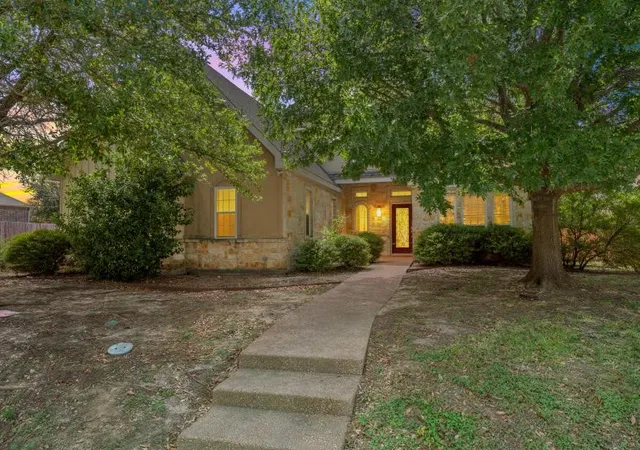 Photo 1 of Single family home for sale at 17015 Stonebriar Rd, Woodway, TX 76712 | MLS# 21384166 | Listing updated on 2026-09-26