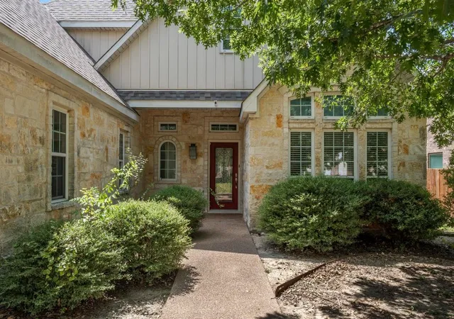 Photo 3 of Single family home for sale at 17015 Stonebriar Rd, Woodway, TX 76712 | MLS# 21384166 | Listing updated on 2026-09-26