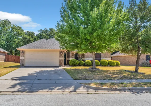 Photo 1 of Sale Pending at 2005 Lindentree Dr, Weatherford, TX 76086 | MLS# 21384180 | Listing updated on 2026-10-05