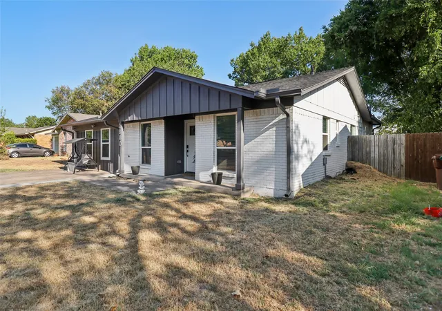 Photo 3 of Single family home for sale at 1800 Emery St, Denton, TX 76201 | MLS# 21380648 | Listing updated on 2026-10-02