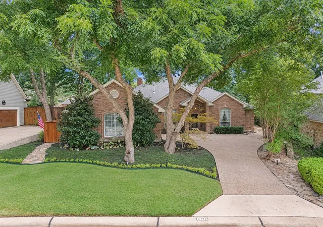 Photo 2 of Single family home for sale at 2702 Woodstream Ln, Mc Kinney, TX 75072 | MLS# 21384094 | Listing updated on 2026-09-29