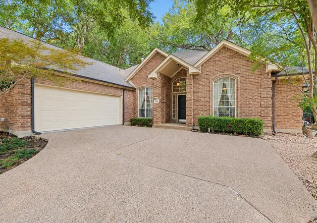 Photo 3 of Single family home for sale at 2702 Woodstream Ln, Mc Kinney, TX 75072 | MLS# 21384094 | Listing updated on 2026-09-29