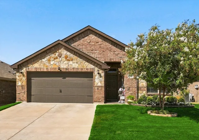 Photo 2 of Single family home for sale at 2504 Hadley St, Weatherford, TX 76087 | MLS# 21384199 | Listing updated on 2026-09-12