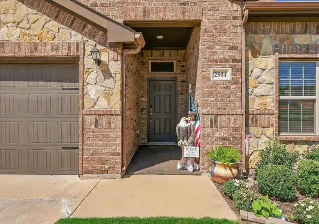 Photo 3 of Single family home for sale at 2504 Hadley St, Weatherford, TX 76087 | MLS# 21384199 | Listing updated on 2026-09-12