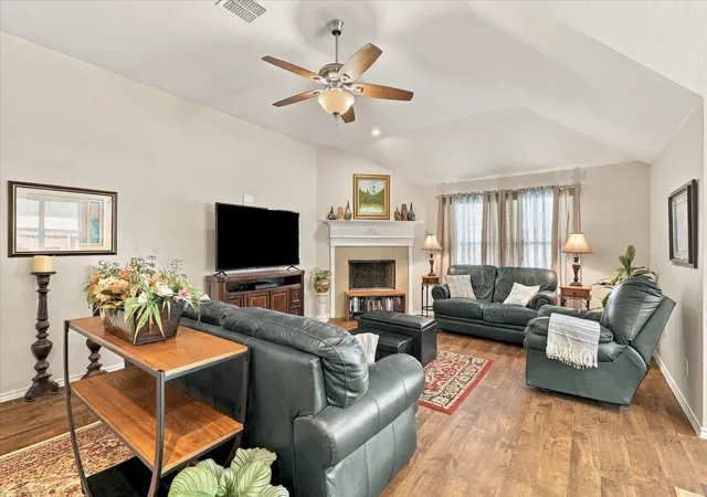 Photo 4 of Single family home for sale at 2504 Hadley St, Weatherford, TX 76087 | MLS# 21384199 | Listing updated on 2026-09-12
