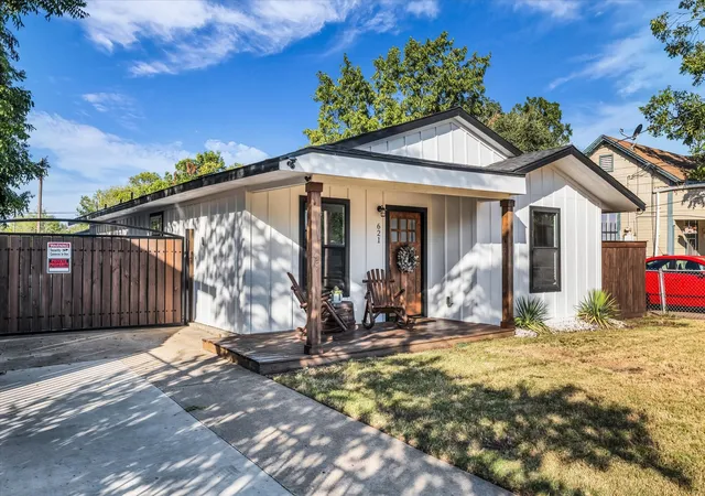 Photo 3 of Single family home for sale at 621 S 9th Street, Waco, TX 76706 | MLS# 21383540 | Listing updated on 2026-09-12