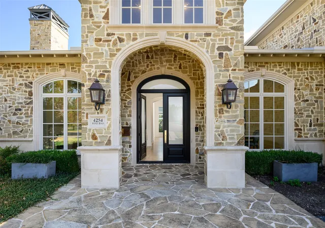 Photo 3 of Mansion for sale at 4254 Ridge Rd, Dallas, TX 75229 | MLS# 21366041 | Listing updated on 2026-10-04