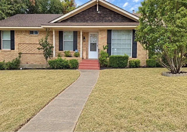 Photo 1 of Single family home for sale at 5427 Longleaf Ln, Dallas, TX 75232 | MLS# 21384240 | Listing updated on 2026-09-15