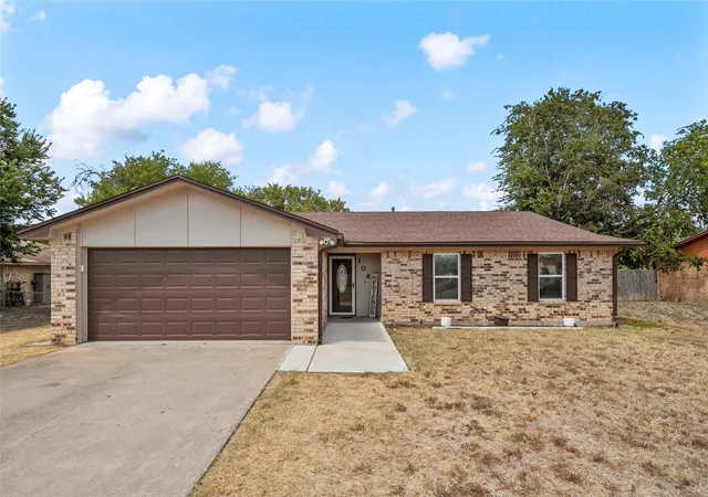 Photo 1 of Sale Pending at 104 Russell Ln, Hewitt, TX 76643 | MLS# 21383212 | Listing updated on 2026-10-05