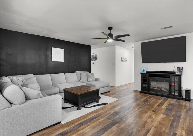 Photo 3 of Sale Pending at 104 Russell Ln, Hewitt, TX 76643 | MLS# 21383212 | Listing updated on 2026-10-05