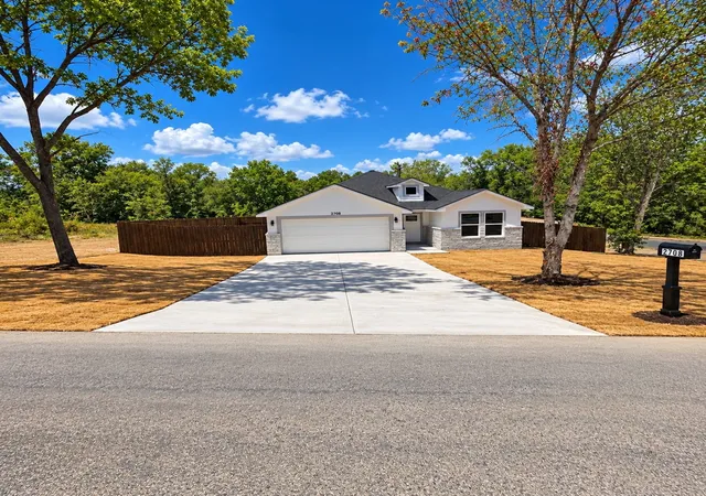 Photo 2 of Single family home for sale at 2708 Beechwood St, Granbury, TX 76048 | MLS# 21381470 | Listing updated on 2026-09-12
