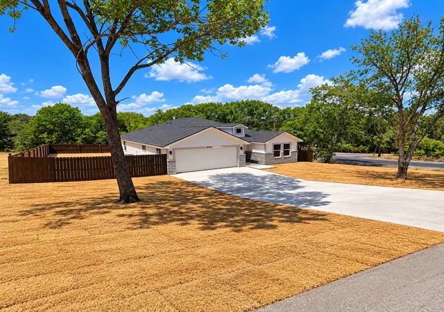 Photo 3 of Single family home for sale at 2708 Beechwood St, Granbury, TX 76048 | MLS# 21381470 | Listing updated on 2026-09-12