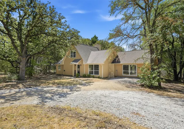 Photo 3 of Single family home for sale at 90 County Rd 2256, Valley View, TX 76272 | MLS# 21384229 | Listing updated on 2026-09-12