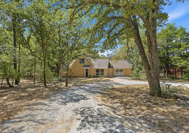 Photo 3 of Single family home for sale at 90 County Rd 2256, Valley View, TX 76272 | MLS# 21384229 | Listing updated on 2026-09-12