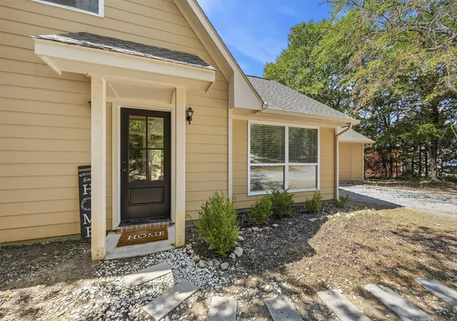 Photo 4 of Single family home for sale at 90 County Rd 2256, Valley View, TX 76272 | MLS# 21384229 | Listing updated on 2026-09-12