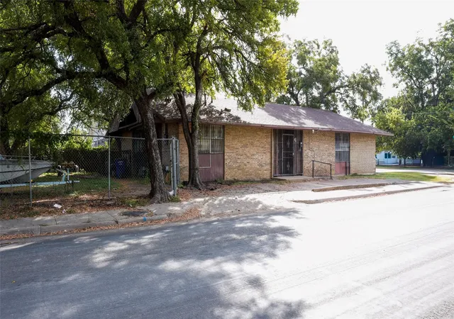 Photo 2 of Single family home for sale at 3530 Puget St, Dallas, TX 75212 | MLS# 21383195 | Listing updated on 2026-09-12
