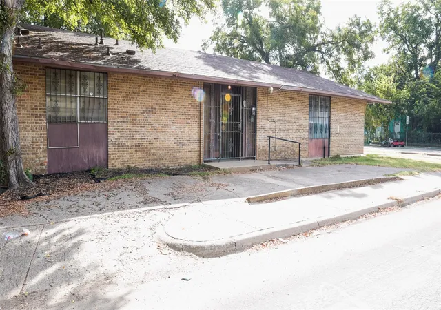 Photo 3 of Single family home for sale at 3530 Puget St, Dallas, TX 75212 | MLS# 21383195 | Listing updated on 2026-09-12