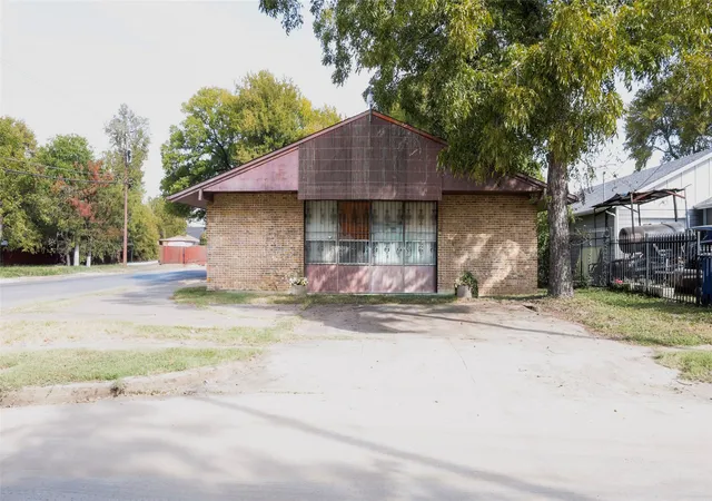 Photo 3 of Single family home for sale at 3530 Puget St, Dallas, TX 75212 | MLS# 21383195 | Listing updated on 2026-09-12