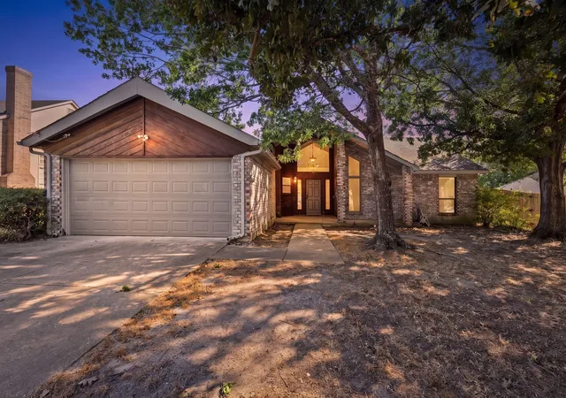 Photo 2 of Single family home for sale at 515 Highland Oaks Dr, Greenville, TX 75402 | MLS# 21383581 | Listing updated on 2026-09-24