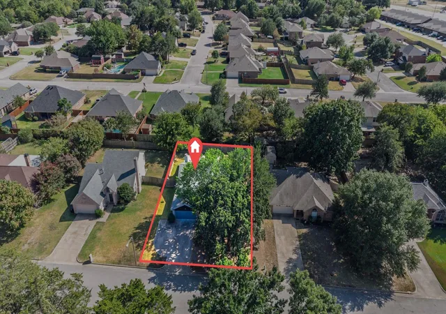 Photo 3 of Single family home for sale at 515 Highland Oaks Dr, Greenville, TX 75402 | MLS# 21383581 | Listing updated on 2026-09-24