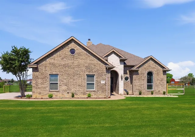 Photo 2 of Single family home for sale at 5560 Virginia Dr, Justin, TX 76247 | MLS# 21383611 | Listing updated on 2026-09-20
