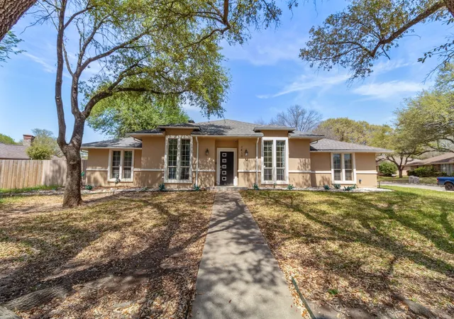 Photo 2 of Single family home for sale at 1410 Adam Pl, De Soto, TX 75115 | MLS# 21382609 | Listing updated on 2026-10-07