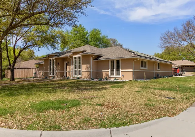 Photo 3 of Single family home for sale at 1410 Adam Pl, De Soto, TX 75115 | MLS# 21382609 | Listing updated on 2026-10-07