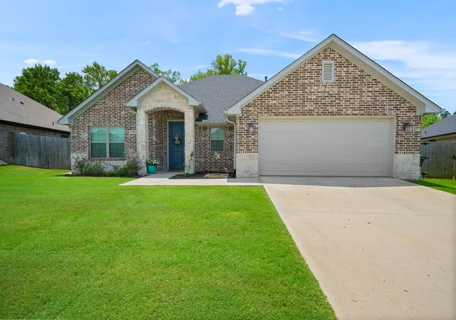 Photo 2 of Single family home for sale at 11479 Lindsey Garden Dr, Tyler, TX 75709 | MLS# 21384302 | Listing updated on 2026-10-07