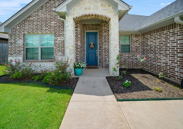 Photo 3 of Single family home for sale at 11479 Lindsey Garden Dr, Tyler, TX 75709 | MLS# 21384302 | Listing updated on 2026-10-07