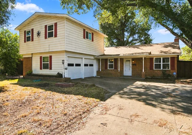 Photo 1 of Single family home for sale at 1802 Tulip Dr, Arlington, TX 76013 | MLS# 21384235 | Listing updated on 2026-09-13