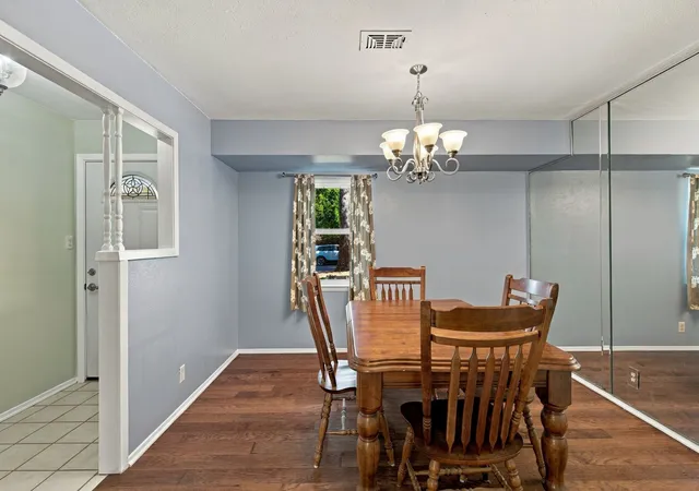 Photo 3 of Single family home for sale at 1802 Tulip Dr, Arlington, TX 76013 | MLS# 21384235 | Listing updated on 2026-09-13