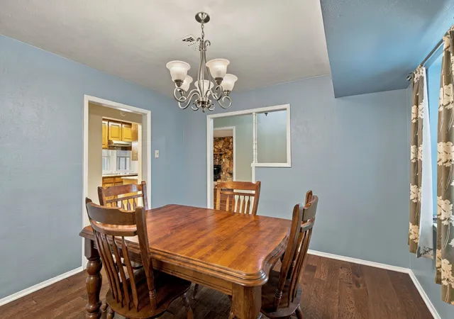 Photo 4 of Single family home for sale at 1802 Tulip Dr, Arlington, TX 76013 | MLS# 21384235 | Listing updated on 2026-09-13